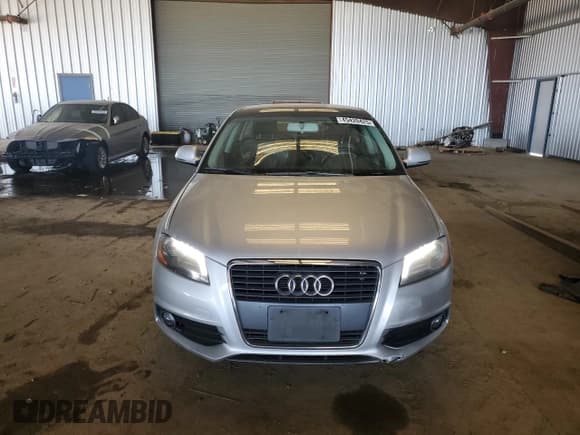 ✅ 2010 Audi A3 Premium Plus • VIN: WAUKEAFM4AA087016 • Lot: 45420425. Wystawiony na Copart z przebiegiem 115 102 mil. Bezpłatny archiwum sprzedaży aukcyjnych z USA i szczegółowy raport historii pojazdu na DreamBid. Zdjęcie 5.