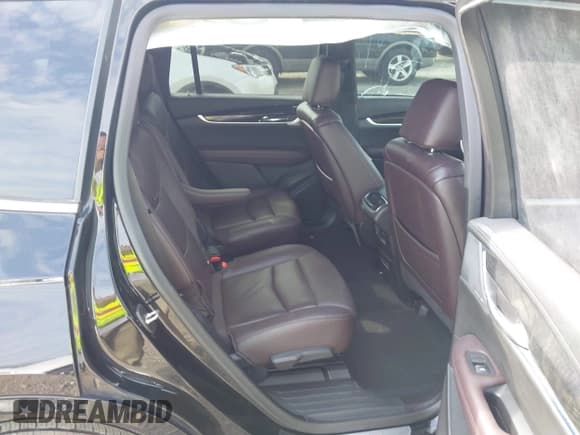 ✅ 2022 Cadillac XT6 Premium Luxury • VIN: 1GYKPDRS0NZ119583 • Lot: 42675399. Wystawiony na IAAI z przebiegiem 64 812 mil. Bezpłatny archiwum sprzedaży aukcyjnych z USA i szczegółowy raport historii pojazdu na DreamBid. Zdjęcie 8.