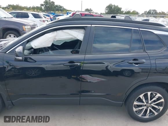 ✅ 2023 Toyota Corolla Cross XLE • VIN: 7MUDAAAG6PV051838 • Лот: 43506595. Опубликован ранее на IAAI с пробегом 42 794 миль. Бесплатный доступ к архиву аукционных продаж из США и подробный отчёт об истории автомобиля на DreamBid. Изображение 14.