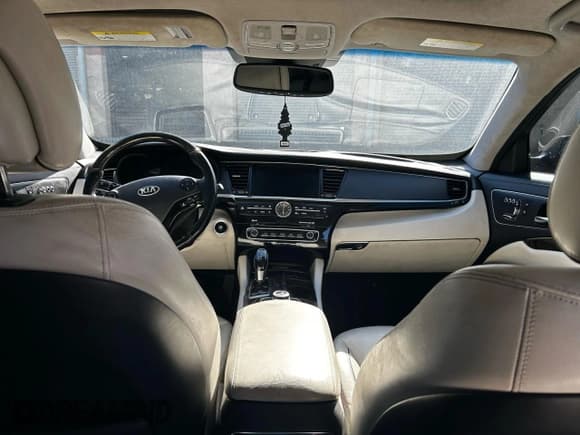 ✅ 2015 Kia K900 Luxury • VIN: KNALW4D48F6017244 • Lot: 91629215. Wystawiony na Copart z przebiegiem 165 778 mil. Bezpłatny archiwum sprzedaży aukcyjnych z USA i szczegółowy raport historii pojazdu na DreamBid. Zdjęcie 9.