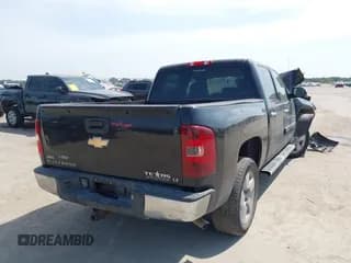 ✅ 2010 Chevrolet Silverado 1500 LT • VIN: 3GCRCSE08AG176889 • Lot: 43084529. Wystawiony na IAAI z przebiegiem 151 615 mil. Bezpłatny archiwum sprzedaży aukcyjnych z USA i szczegółowy raport historii pojazdu na DreamBid. Zdjęcie 4.