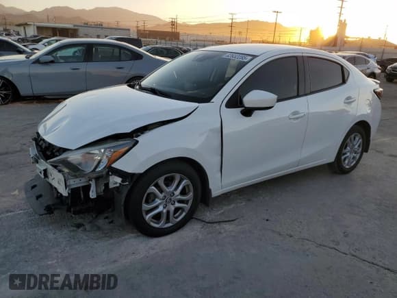 ✅ 2017 Toyota Yaris • VIN: 3MYDLBYV2HY168794 • Lot: 82632285. Wystawiony na Copart z przebiegiem 106 818 mil. Bezpłatny archiwum sprzedaży aukcyjnych z USA i szczegółowy raport historii pojazdu na DreamBid. Zdjęcie 1.