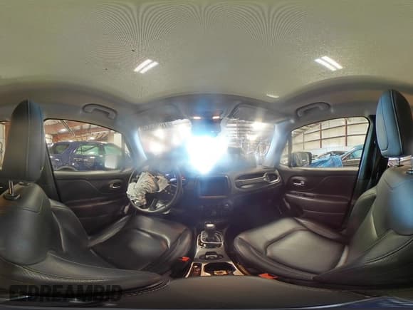 ✅ 2022 Jeep Renegade Limited • VIN: ZACNJDD14NPN80381 • Lot: 70865335. Wystawiony na Copart z przebiegiem 63 896 mil. Bezpłatny archiwum sprzedaży aukcyjnych z USA i szczegółowy raport historii pojazdu na DreamBid. Zdjęcie 16.