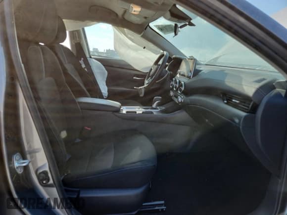 ✅ 2025 Nissan Sentra SV • VIN: 3N1AB8CV1SY315017 • Lot: 70719135. Listed on Copart with 4,940 mi. Free auction sales archive from the USA and detailed vehicle history report at DreamBid. Image 7.