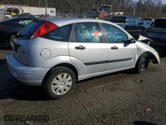 ✅ 2004 Ford Focus ZX5 • VIN: 3FAFP37384R123953 • Lot: 81624024. Listed on Copart with Not provided. Free auction sales archive from the USA and detailed vehicle history report at DreamBid. Image 3.