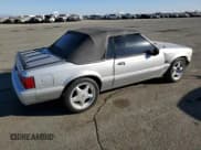 ✅ 1993 Ford Mustang LX • VIN: 1FACP44E8PF169461 • Лот: 77142694. Опубликован ранее на Copart с пробегом 86 314 миль. Бесплатный доступ к архиву аукционных продаж из США и подробный отчёт об истории автомобиля на DreamBid. Изображение 3.