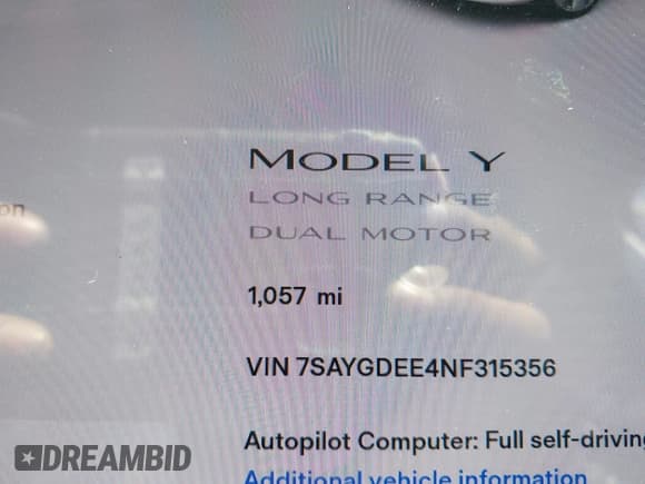 ✅ 2022 Tesla Model Y Long Range • VIN: 7SAYGDEE4NF315356 • Lot: 42895102. Wystawiony na IAAI z przebiegiem 1 057 mil. Bezpłatny archiwum sprzedaży aukcyjnych z USA i szczegółowy raport historii pojazdu na DreamBid. Zdjęcie 7.