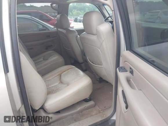 ✅ 2004 Chevrolet Suburban LT • VIN: 3GNFK16T94G176632 • Лот: 42730802. Опубликован ранее на IAAI с пробегом 240 702 миль. Бесплатный доступ к архиву аукционных продаж из США и подробный отчёт об истории автомобиля на DreamBid. Изображение 8.