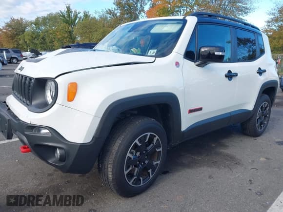 ✅ 2023 Jeep Renegade Trailhawk • VIN: ZACNJDC15PPP55001 • Lot: 43420168. Wystawiony na IAAI z przebiegiem 16 640 mil. Bezpłatny archiwum sprzedaży aukcyjnych z USA i szczegółowy raport historii pojazdu na DreamBid. Zdjęcie 17.