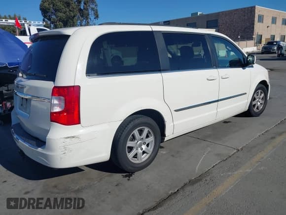 ✅ 2011 Chrysler Town & Country Touring • VIN: 2A4RR5DG3BR611547 • Лот: 43541159. Опубликован ранее на IAAI с пробегом 155 303 миль. Бесплатный доступ к архиву аукционных продаж из США и подробный отчёт об истории автомобиля на DreamBid. Изображение 4.