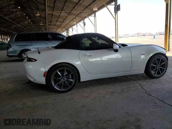 ✅ 2017 Mazda MX-5 Miata Grand Touring • VIN: JM1NDAD74H0124145 • Лот: 86388674. Опубликован ранее на Copart с пробегом 44 310 миль. Бесплатный доступ к архиву аукционных продаж из США и подробный отчёт об истории автомобиля на DreamBid. Изображение 3.