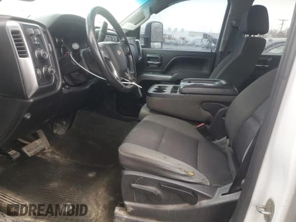 ✅ 2015 Chevrolet Silverado 2500HD LT • VIN: 1GC1KVEG3FF165208 • Lot: 82138144. Wystawiony na Copart z przebiegiem 311 427 mil. Bezpłatny archiwum sprzedaży aukcyjnych z USA i szczegółowy raport historii pojazdu na DreamBid. Zdjęcie 7.