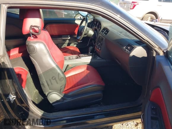 ✅ 2014 Dodge Challenger R/T Plus • VIN: 2C3CDYBT7EH287321 • Lot: 41196946. Wystawiony na IAAI z przebiegiem 105 046 mil. Bezpłatny archiwum sprzedaży aukcyjnych z USA i szczegółowy raport historii pojazdu na DreamBid. Zdjęcie 5.