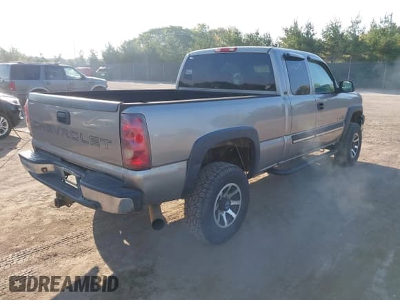 ✅ 2003 Chevrolet Silverado 2500HD LS • VIN: 1GCHC29113E232275 • Лот: 43456105. Опубликован ранее на IAAI с пробегом Не указан. Бесплатный доступ к архиву аукционных продаж из США и подробный отчёт об истории автомобиля на DreamBid. Изображение 4.