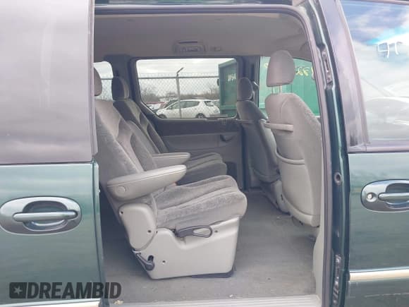 ✅ 1999 Chrysler Town & Country • VIN: 1C4GP54G6XB603564 • Lot: 41823340. Listed on IAAI with 104,321 mi. Free auction sales archive from the USA and detailed vehicle history report at DreamBid. Image 8.