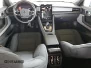 ✅ 2023 Polestar 2 Performance • VIN: YSMET3KA7PL129399 • Lot: 85177215. Wystawiony na Copart z przebiegiem 57 168 mil. Bezpłatny archiwum sprzedaży aukcyjnych z USA i szczegółowy raport historii pojazdu na DreamBid. Zdjęcie 8.