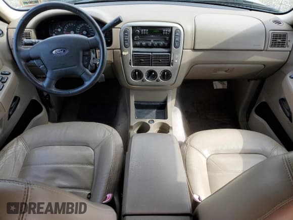 ✅ 2005 Ford Explorer XLT • VIN: 1FMZU73W55UA75339 • Lot: 52194005. Wystawiony na Copart z przebiegiem 74 324 mil. Bezpłatny archiwum sprzedaży aukcyjnych z USA i szczegółowy raport historii pojazdu na DreamBid. Zdjęcie 8.