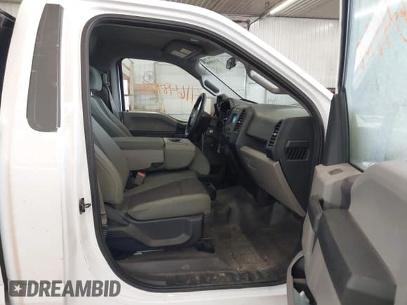 ✅ 2015 Ford F-150 XL • VIN: 1FTMF1C83FKD62649 • Lot: 41648908. Wystawiony na IAAI z przebiegiem 131 154 mil. Bezpłatny archiwum sprzedaży aukcyjnych z USA i szczegółowy raport historii pojazdu na DreamBid. Zdjęcie 5.
