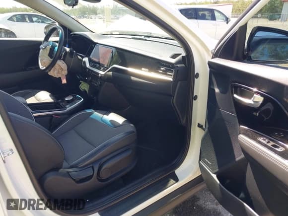 ✅ 2022 Kia Niro S • VIN: KNDCC3LG0N5129624 • Lot: 42315520. Wystawiony na IAAI z przebiegiem 40 600 mil. Bezpłatny archiwum sprzedaży aukcyjnych z USA i szczegółowy raport historii pojazdu na DreamBid. Zdjęcie 5.