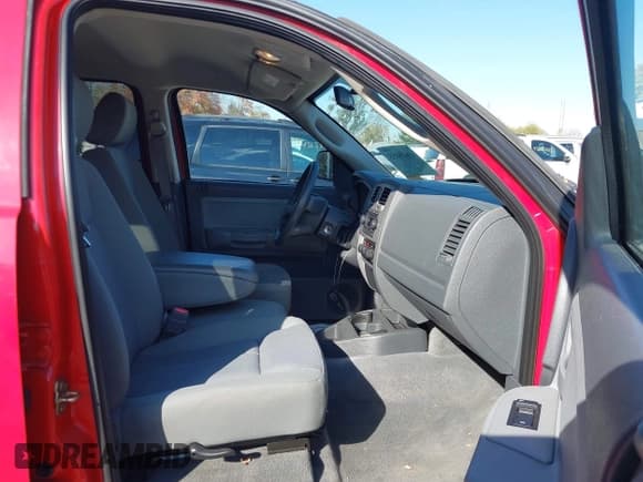 ✅ 2006 Dodge Dakota SLT • VIN: 1D7HW48N36S635547 • Лот: 43615055. Опубликован ранее на IAAI с пробегом 98 941 миль. Бесплатный доступ к архиву аукционных продаж из США и подробный отчёт об истории автомобиля на DreamBid. Изображение 5.