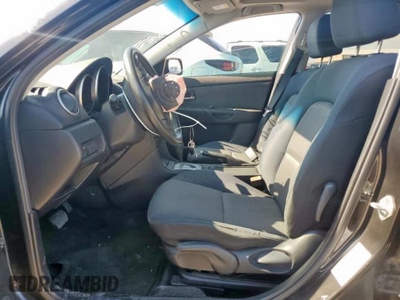 ✅ 2005 Mazda 3 i • VIN: JM1BK12F851267012 • Lot: 71284145. Wystawiony na Copart z przebiegiem 219 266 mil. Bezpłatny archiwum sprzedaży aukcyjnych z USA i szczegółowy raport historii pojazdu na DreamBid. Zdjęcie 7.