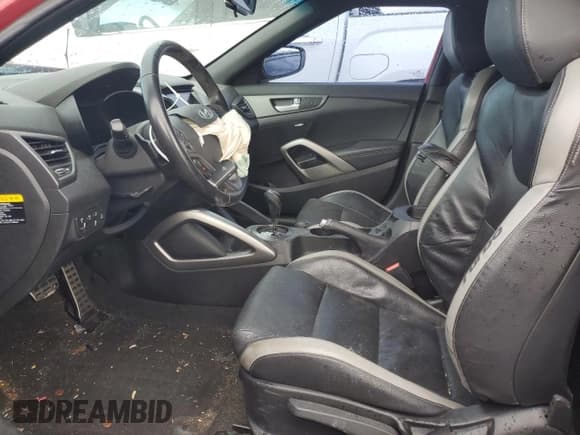 ✅ 2016 Hyundai Veloster Turbo • VIN: KMHTC6AE1GU254770 • Lot: 83377024. Wystawiony na Copart z przebiegiem Nie podano. Bezpłatny archiwum sprzedaży aukcyjnych z USA i szczegółowy raport historii pojazdu na DreamBid. Zdjęcie 7.