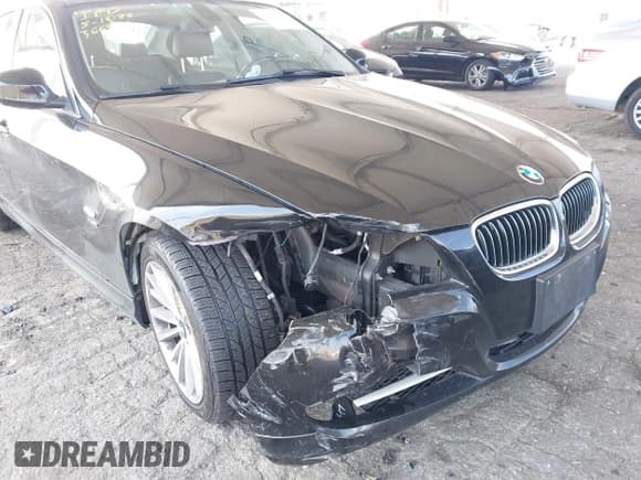✅ 2011 BMW 3 Series 335i xDrive • VIN: WBAPL5G59BNN22777 • Lot: 42109275. Listed on IAAI with 126,747 mi. Free auction sales archive from the USA and detailed vehicle history report at DreamBid. Image 6.