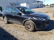 ✅ 2022 Ford Escape S • VIN: 1FMCU0F63NUA05699 • Lot: 86219075. Wystawiony na Copart z przebiegiem 64 618 mil. Bezpłatny archiwum sprzedaży aukcyjnych z USA i szczegółowy raport historii pojazdu na DreamBid. Zdjęcie 4.