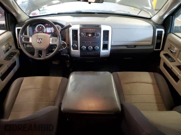 ✅ 2009 Dodge 1500 SLT • VIN: 1D3HV18T19S788370 • Lot: 88747525. Wystawiony na Copart z przebiegiem 131 081 mil. Bezpłatny archiwum sprzedaży aukcyjnych z USA i szczegółowy raport historii pojazdu na DreamBid. Zdjęcie 8.