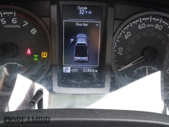 ✅ 2016 Toyota Tacoma SR5 • VIN: 5TFSZ5AN6GX007770 • Lot: 41546692. Wystawiony na IAAI z przebiegiem 32 864 mil. Bezpłatny archiwum sprzedaży aukcyjnych z USA i szczegółowy raport historii pojazdu na DreamBid. Zdjęcie 7.