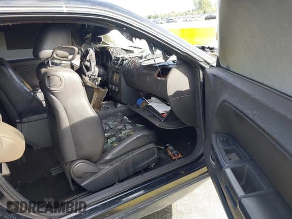 ✅ 2012 Dodge Challenger SXT • VIN: 2C3CDYAG1CH186518 • Lot: 41261555. Wystawiony na IAAI z przebiegiem Nie podano. Bezpłatny archiwum sprzedaży aukcyjnych z USA i szczegółowy raport historii pojazdu na DreamBid. Zdjęcie 5.