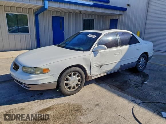 ✅ 1998 Buick Regal GS • VIN: 2G4WF5211W1465519 • Lot: 94824065. Listed on Copart with 129,303 mi. Free auction sales archive from the USA and detailed vehicle history report at DreamBid. Image 1.