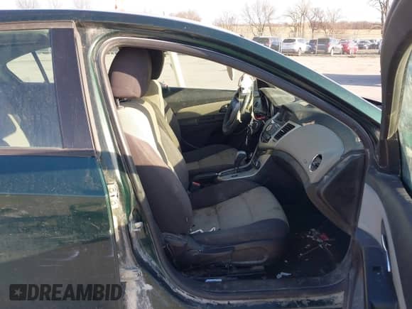 ✅ 2014 Chevrolet Cruze LS • VIN: 1G1PA5SH7E7211103 • Lot: 41715293. Wystawiony na IAAI z przebiegiem 118 915 mil mil. Skorzystaj z bezpłatnego archiwum sprzedaży aukcyjnych z USA i zobacz szczegółowy raport historii pojazdu na DreamBid. Zdjęcie 5.