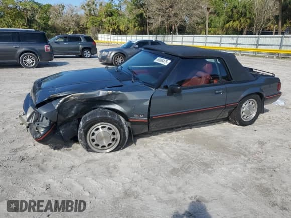 ✅ 1989 Ford Mustang • VIN: 1FABP44E1KF158242 • Лот: 46668475. Опубликован ранее на Copart с пробегом 90 015 миль. Бесплатный доступ к архиву аукционных продаж из США и подробный отчёт об истории автомобиля на DreamBid. Изображение 1.