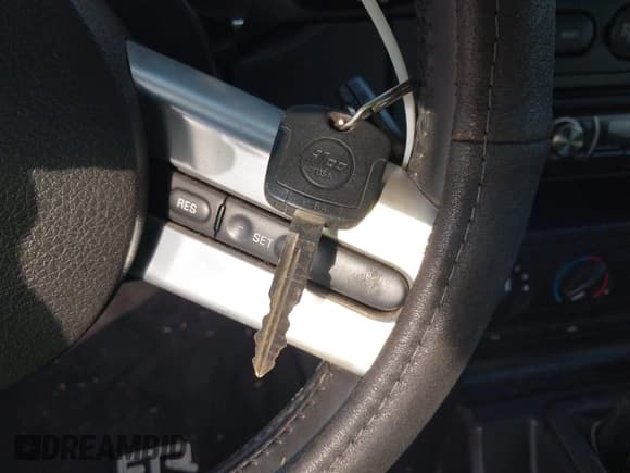 ✅ 2005 Ford Mustang GT Deluxe • VIN: 1ZVFT82H155142173 • Лот: 43722822. Опубликован ранее на IAAI с пробегом 127 574 миль. Бесплатный доступ к архиву аукционных продаж из США и подробный отчёт об истории автомобиля на DreamBid. Изображение 11.