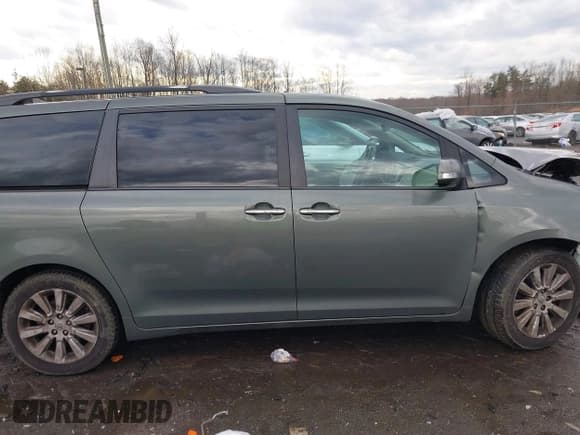 ✅ 2013 Toyota Sienna XLE • VIN: 5TDDK3DC7DS068591 • Lot: 41483280. Wystawiony na IAAI z przebiegiem 197 599 mil. Bezpłatny archiwum sprzedaży aukcyjnych z USA i szczegółowy raport historii pojazdu na DreamBid. Zdjęcie 14.
