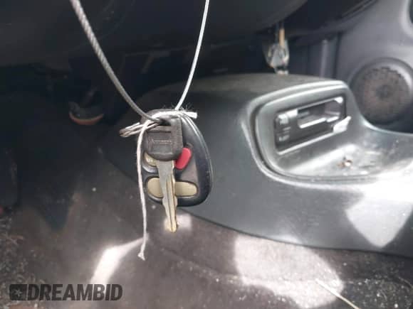 2000 Chevrolet Blazer LS z VIN 1GNCS13W8Y2126188, wystawiony jako IAAI lot #42295713 z przebiegiem 237 340 mil mil oraz . Historia ofert i sprzedaży dostępna na DreamBid. Obrazek 11.