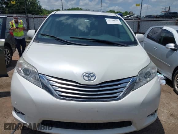 ✅ 2011 Toyota Sienna XLE • VIN: 5TDDK3DC2BS020381 • Lot: 42531636. Listed on IAAI with 113,722 mi. Free auction sales archive from the USA and detailed vehicle history report at DreamBid. Image 12.