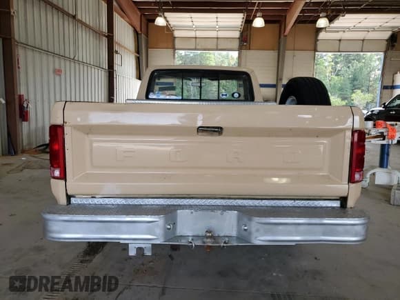 ✅ 1985 Ford F-150 • VIN: 1FTDF15Y7FNA75147 • Lot: 85775085. Wystawiony na Copart z przebiegiem 5 686 mil. Bezpłatny archiwum sprzedaży aukcyjnych z USA i szczegółowy raport historii pojazdu na DreamBid. Zdjęcie 6.