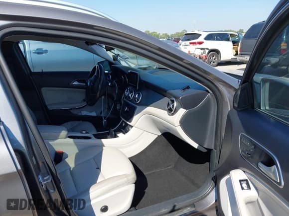 ✅ 2015 Mercedes-Benz GLA 250 • VIN: WDCTG4EB8FJ138621 • Лот: 43338940. Опубликован ранее на IAAI с пробегом 156 435 миль. Бесплатный доступ к архиву аукционных продаж из США и подробный отчёт об истории автомобиля на DreamBid. Изображение 5.