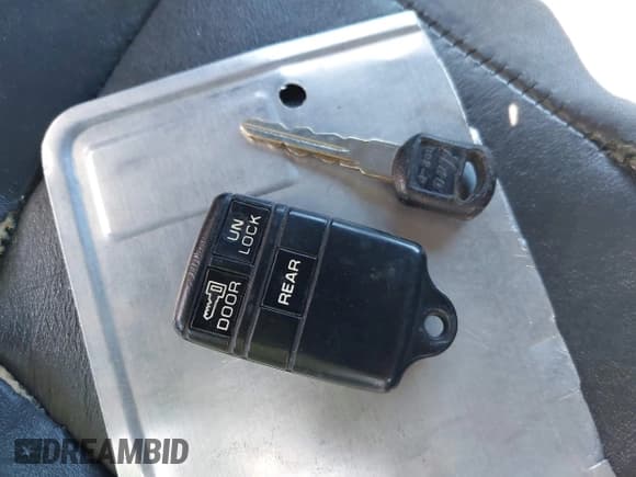 ✅ 1995 Chevrolet Blazer • VIN: 1GNDT13W2S2203162 • Lot: 42863351. Wystawiony na IAAI z przebiegiem 139 555 mil. Bezpłatny archiwum sprzedaży aukcyjnych z USA i szczegółowy raport historii pojazdu na DreamBid. Zdjęcie 11.