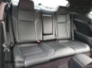 ✅ 2018 Dodge Challenger SXT Plus • VIN: 2C3CDZAG6JH132635 • Lot: 70364613. Wystawiony na Copart z przebiegiem 20 673 mil. Bezpłatny archiwum sprzedaży aukcyjnych z USA i szczegółowy raport historii pojazdu na DreamBid. Zdjęcie 11.