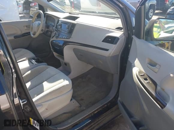 ✅ 2014 Toyota Sienna LE AAS • VIN: 5TDKK3DC9ES494758 • Лот: 43595777. Опубликован ранее на IAAI с пробегом 159 643 миль. Бесплатный доступ к архиву аукционных продаж из США и подробный отчёт об истории автомобиля на DreamBid. Изображение 5.