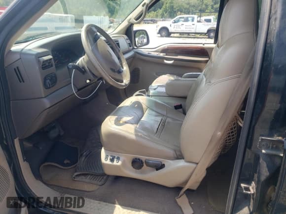 ✅ 2000 Ford Excursion Limited • VIN: 1FMNU42L1YEC61687 • Lot: 67590714. Listed on Copart with 219,386 mi. Free auction sales archive from the USA and detailed vehicle history report at DreamBid. Image 7.