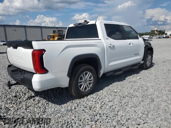 ✅ 2025 Toyota Tundra SR • VIN: 5TFLA5AB5SX045386 • Lot: 60231665. Listed on Copart with 6,467 mi. Free auction sales archive from the USA and detailed vehicle history report at DreamBid. Image 3.
