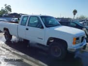 ✅ 1998 GMC Sierra 2500 • VIN: 1GTGC29R4WE502265 • Лот: 41966327. Опубликован ранее на IAAI с пробегом 300 096 миль. Бесплатный доступ к архиву аукционных продаж из США и подробный отчёт об истории автомобиля на DreamBid. Изображение 1.