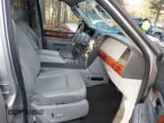 ✅ 2006 Lincoln Navigator Luxury • VIN: 5LMFU28556LJ28101 • Lot: 43888709. Listed on IAAI with 126,603 mi. Free auction sales archive from the USA and detailed vehicle history report at DreamBid. Image 5.