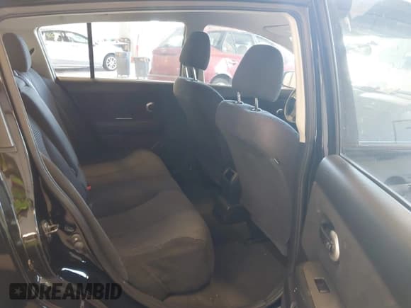 ✅ 2011 Nissan Versa S • VIN: 3N1BC1CP0BL433406 • Lot: 42852301. Listed on IAAI with 106,698 mi. Free auction sales archive from the USA and detailed vehicle history report at DreamBid. Image 8.