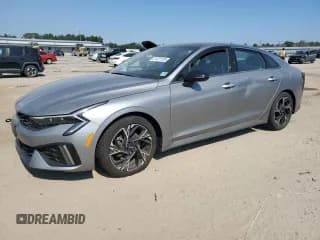 ✅ 2025 Kia K5 GT-Line • VIN: KNAG64J77S5292264 • Лот: 81221135. Опубликован ранее на Copart с пробегом 15 989 миль. Бесплатный доступ к архиву аукционных продаж из США и подробный отчёт об истории автомобиля на DreamBid. Изображение 1.