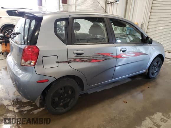 ✅ 2006 Chevrolet Aveo LS • VIN: KL1TD66696B631916 • Lot: 52196715. Wystawiony na Copart z przebiegiem 81 415 mil. Bezpłatny archiwum sprzedaży aukcyjnych z USA i szczegółowy raport historii pojazdu na DreamBid. Zdjęcie 3.